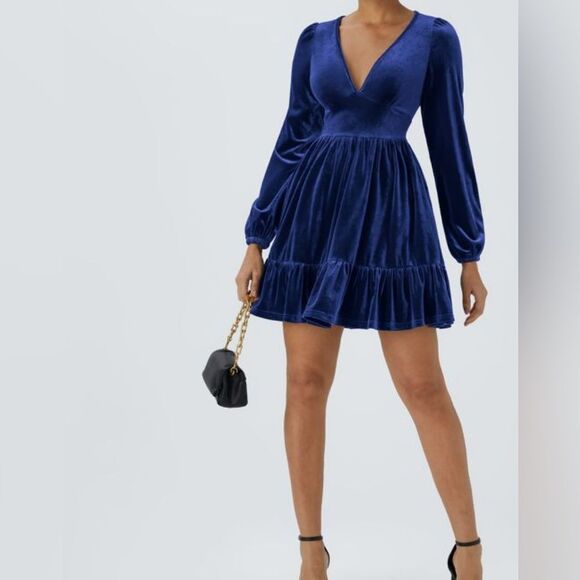 Halara Everyday Deep V Neck Long Sleeve Ruffled Hem
Velvet Mini Dress Xs NWT - Picture 4 of 12